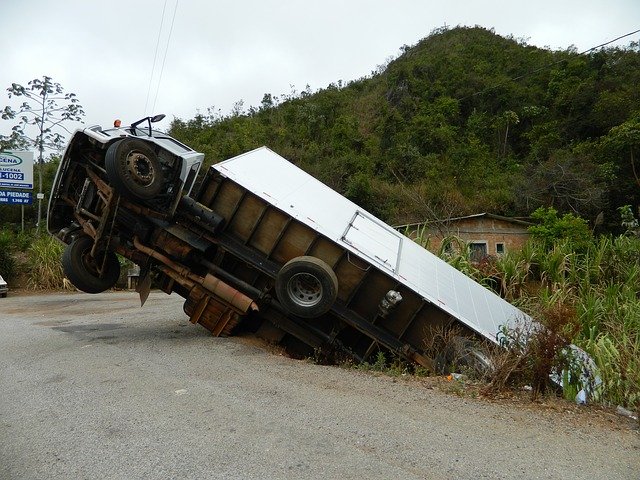 トラック事故の写真